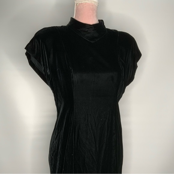 VINTAGE adorable velvet dress. - Picture 4 of 15